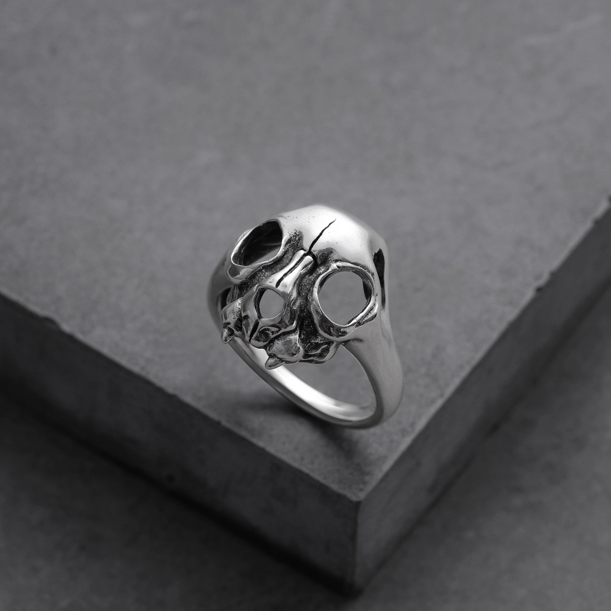 ETERNAL SKULL RING