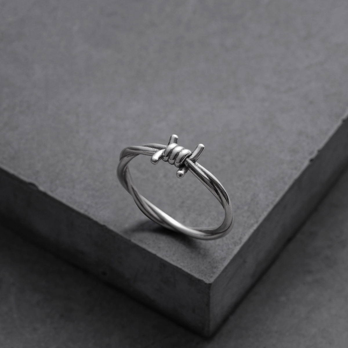 ENTWINED KNOT RING