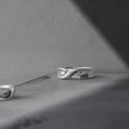 ETERNAL TWIST RING