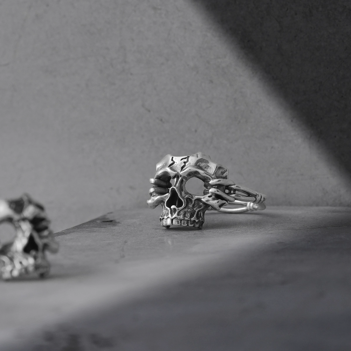 SKULL EMBLEM RING