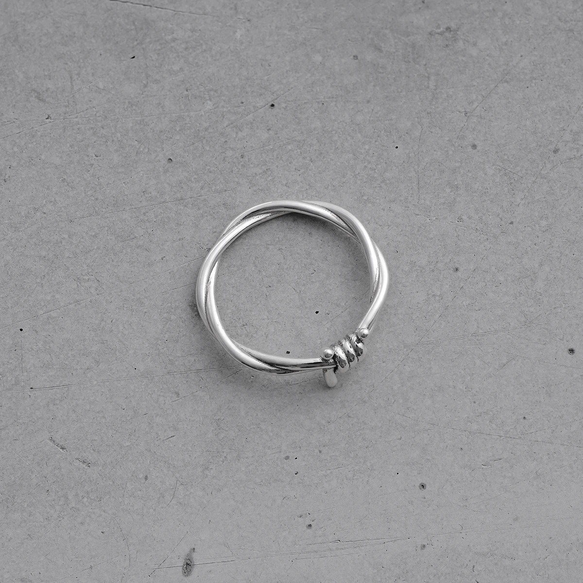 ENTWINED KNOT RING