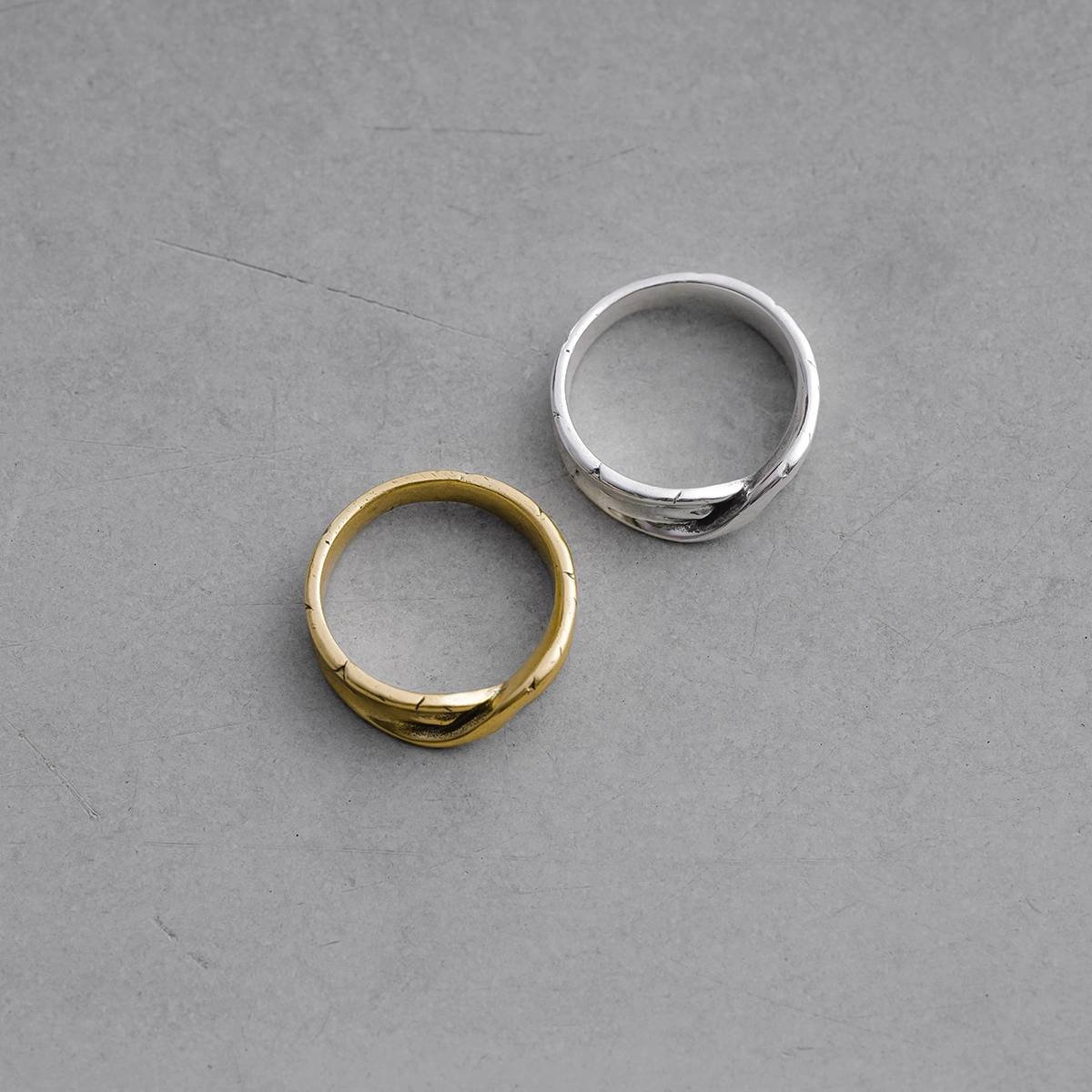 ETERNAL TWIST RING