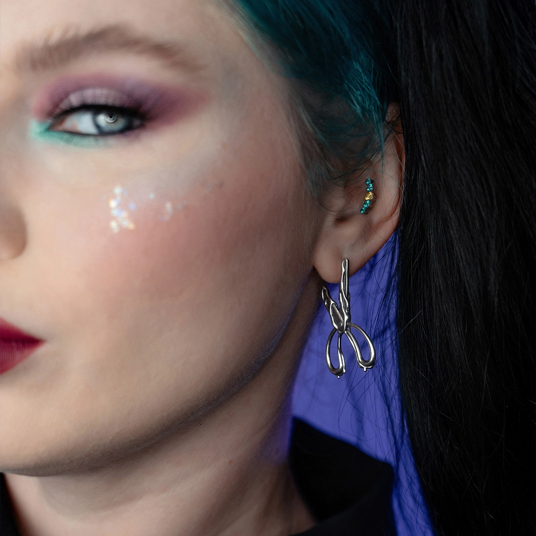 AVANT-GARDE SCISSORS EARRINGS