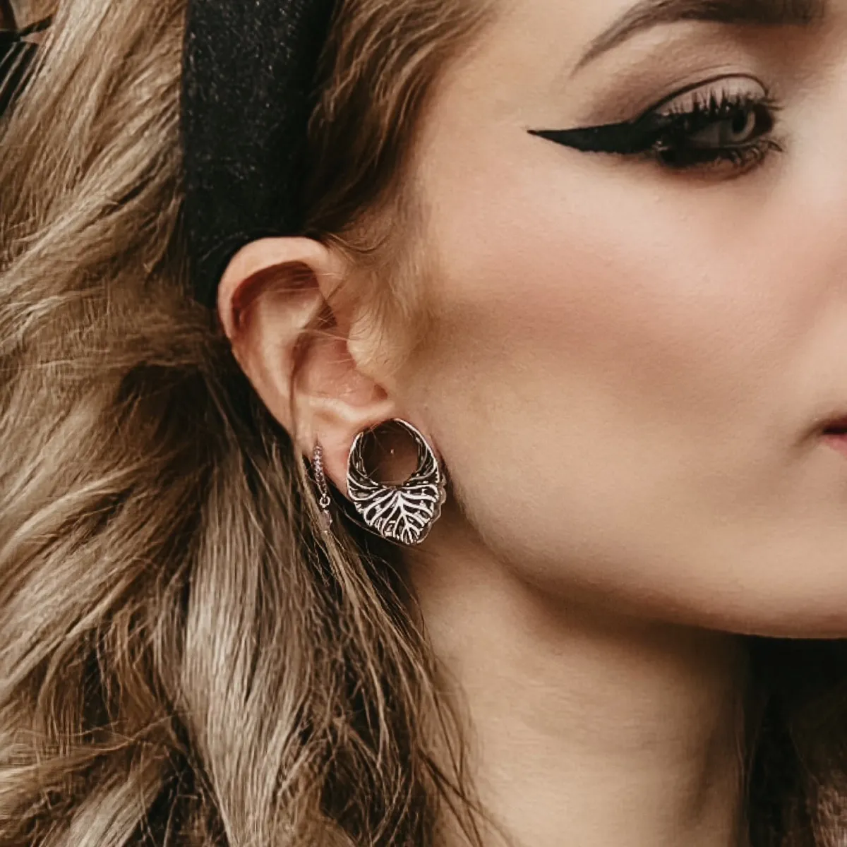 RETRO LEAF TUNNELS
