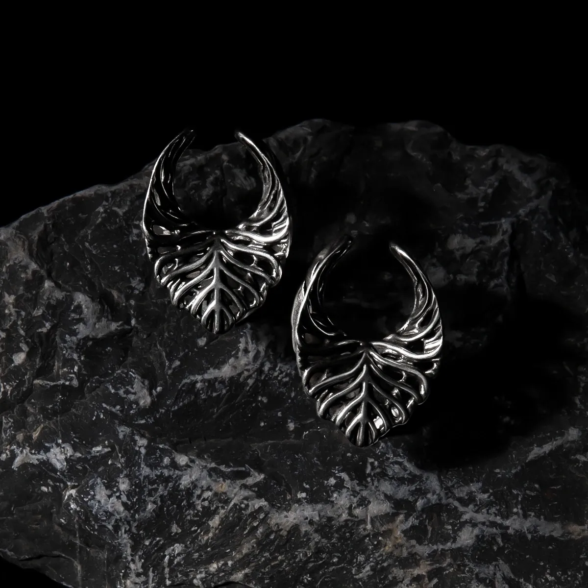 RETRO LEAF TUNNELS