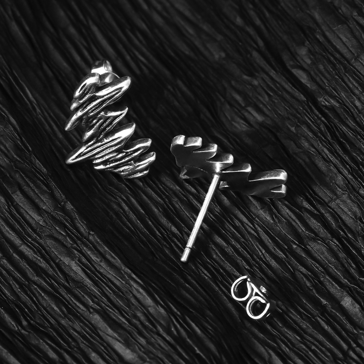 DYNAMIC WAVEFORM EARRINGS