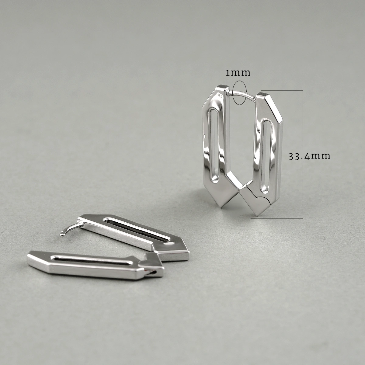 ANGULAR ESSENCE EARRINGS