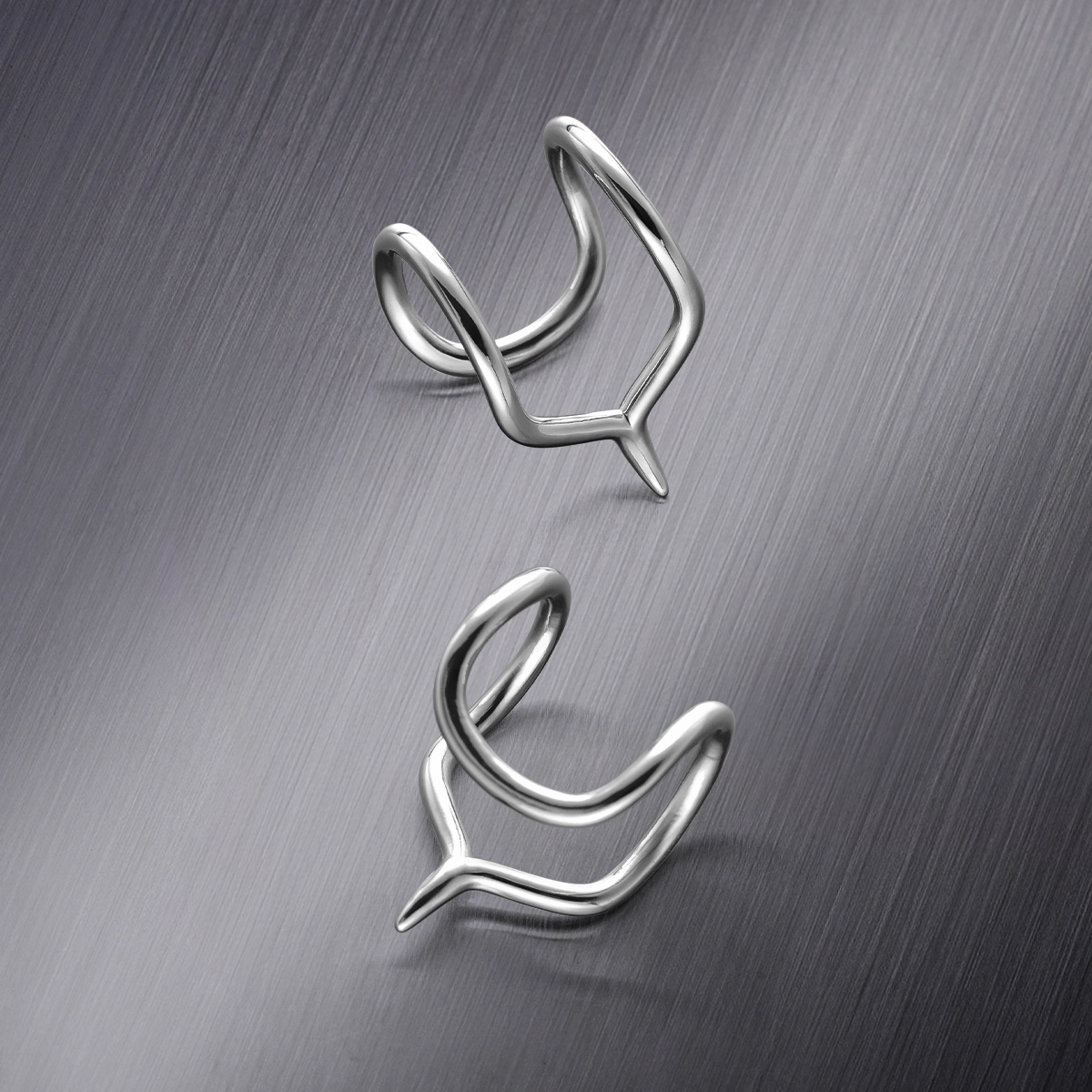 SCULPTED LINE LIP CUFF