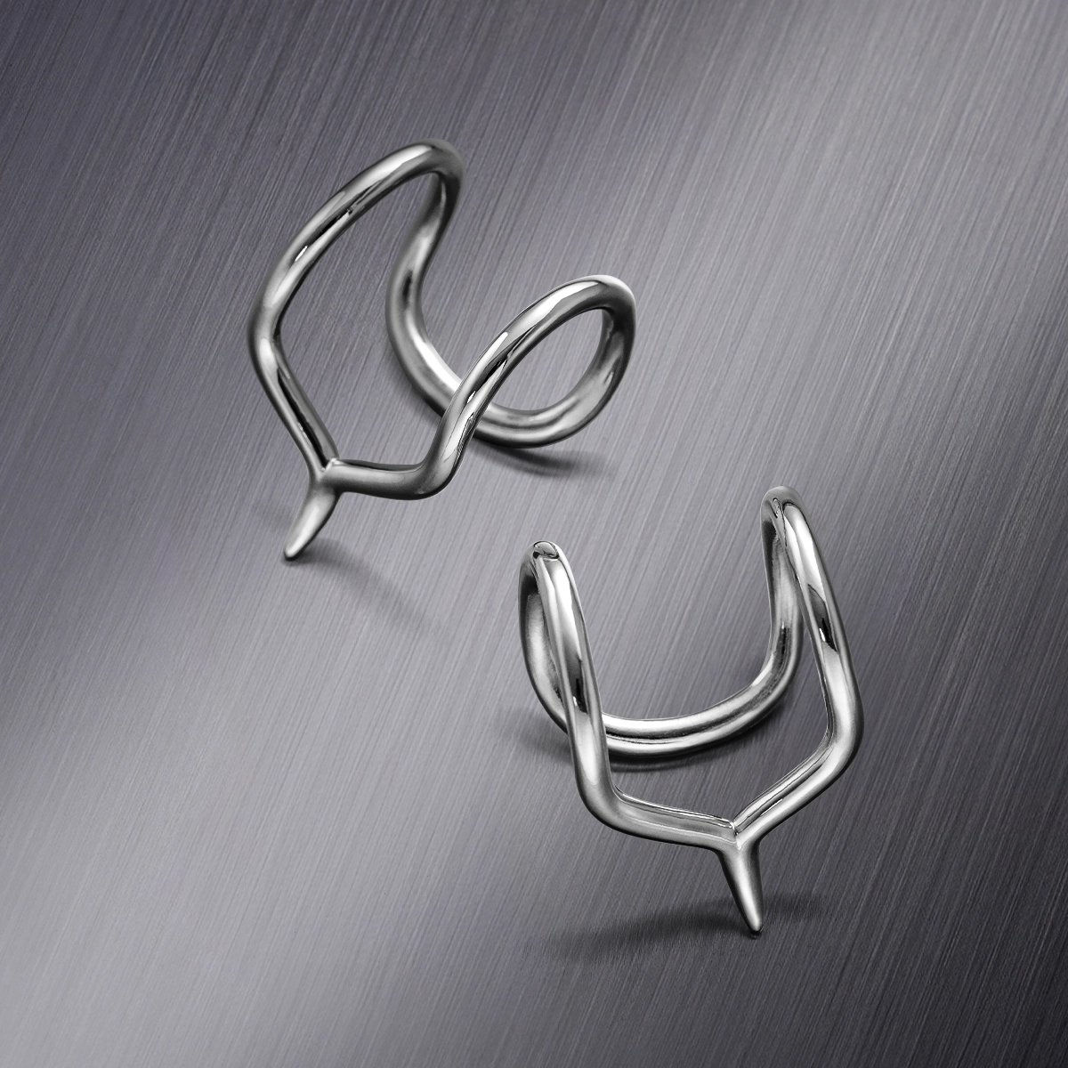 SCULPTED LINE LIP CUFF