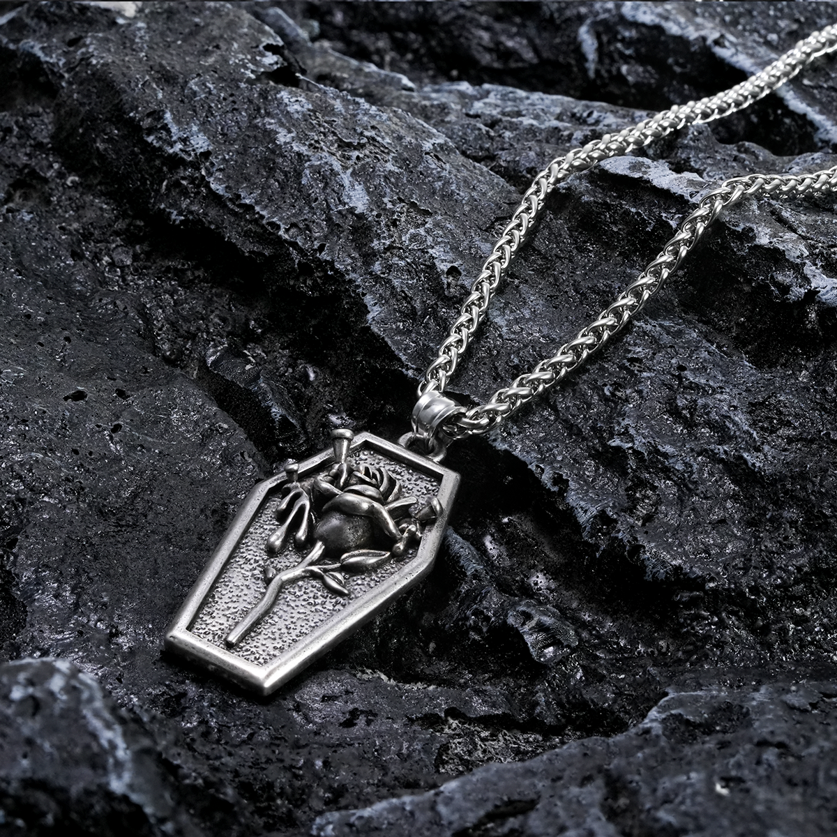 ETERNAL ROSE NECKLACE