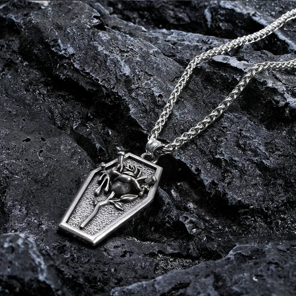 ETERNAL ROSE NECKLACE