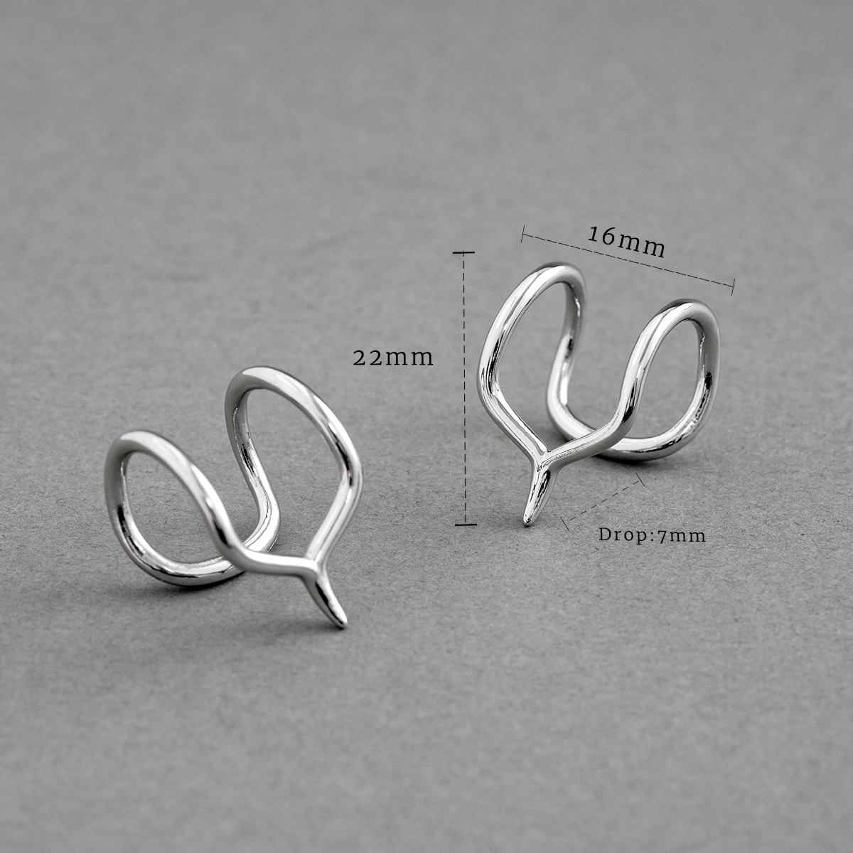 SCULPTED LINE LIP CUFF