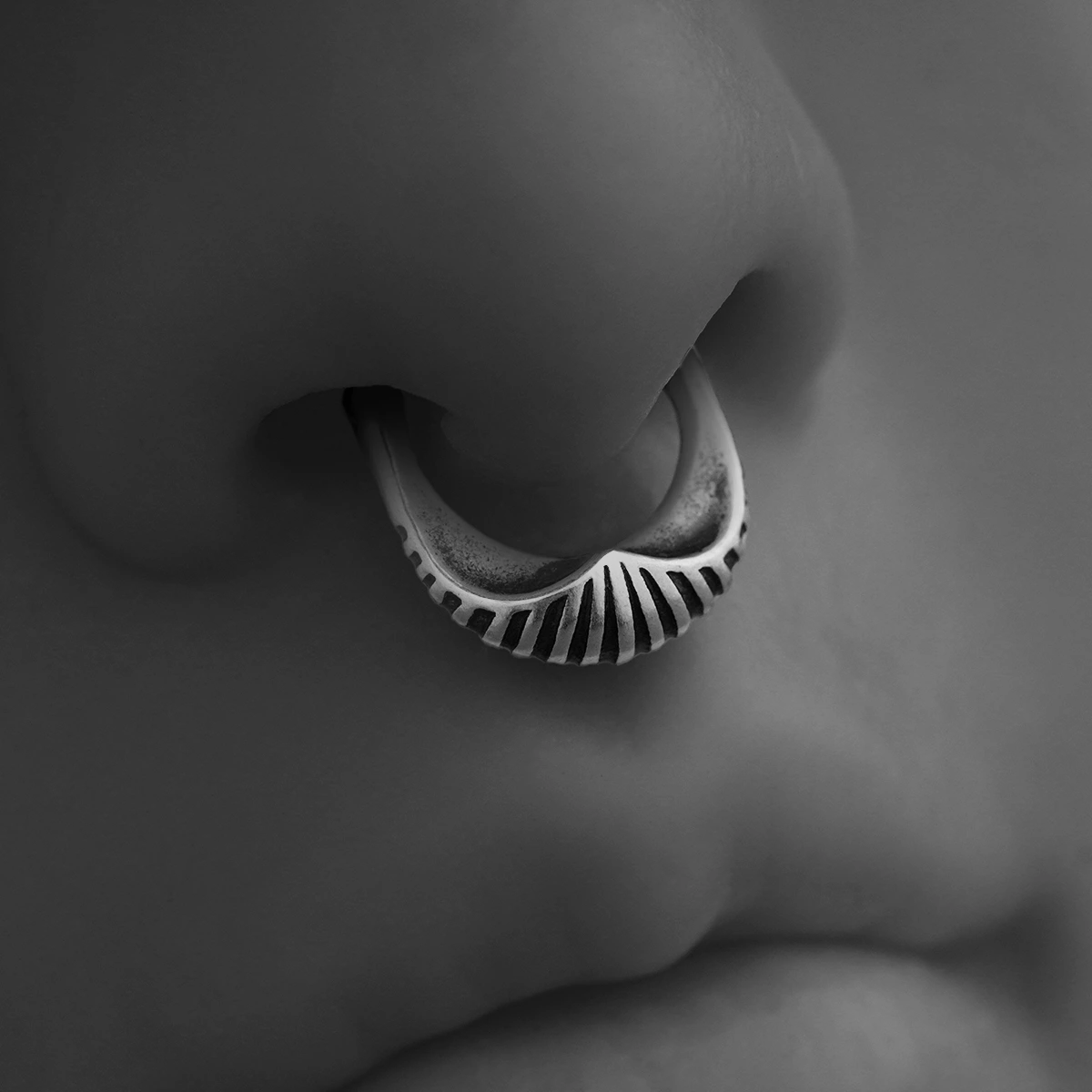 RADIANT SHELL DECO CLICKER