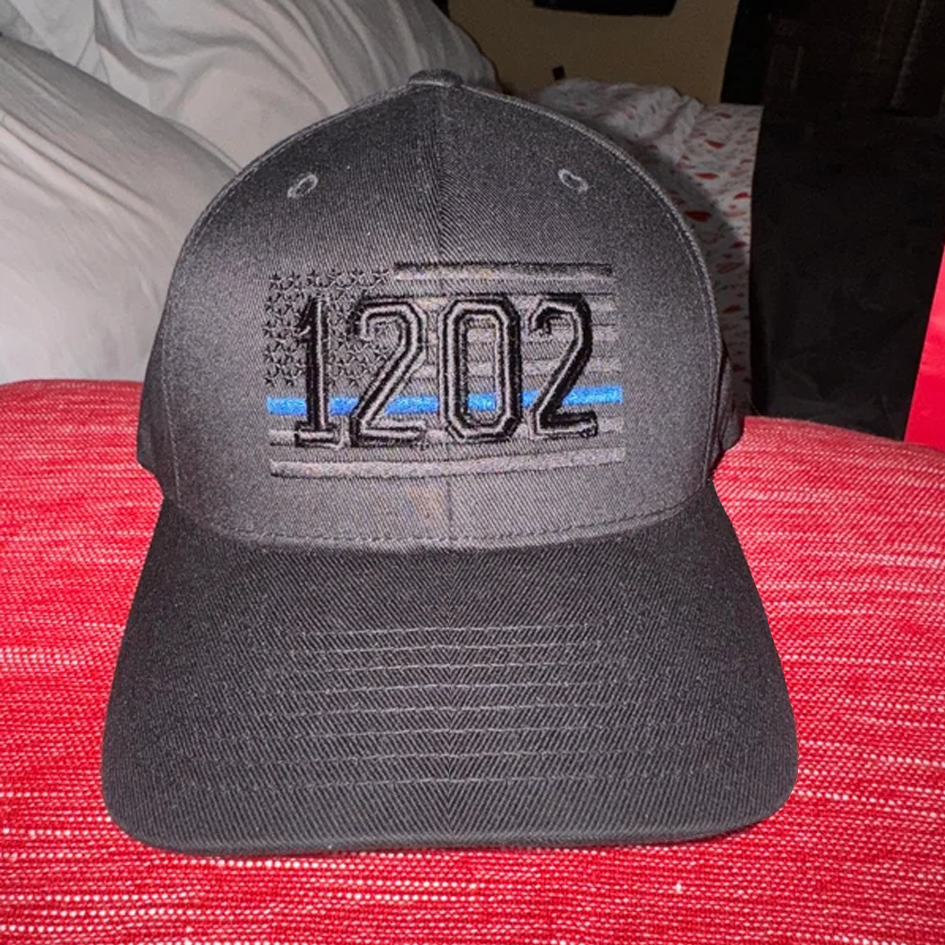 Free personalization Men's Thin blue line police officer badge blacked out American flag hat