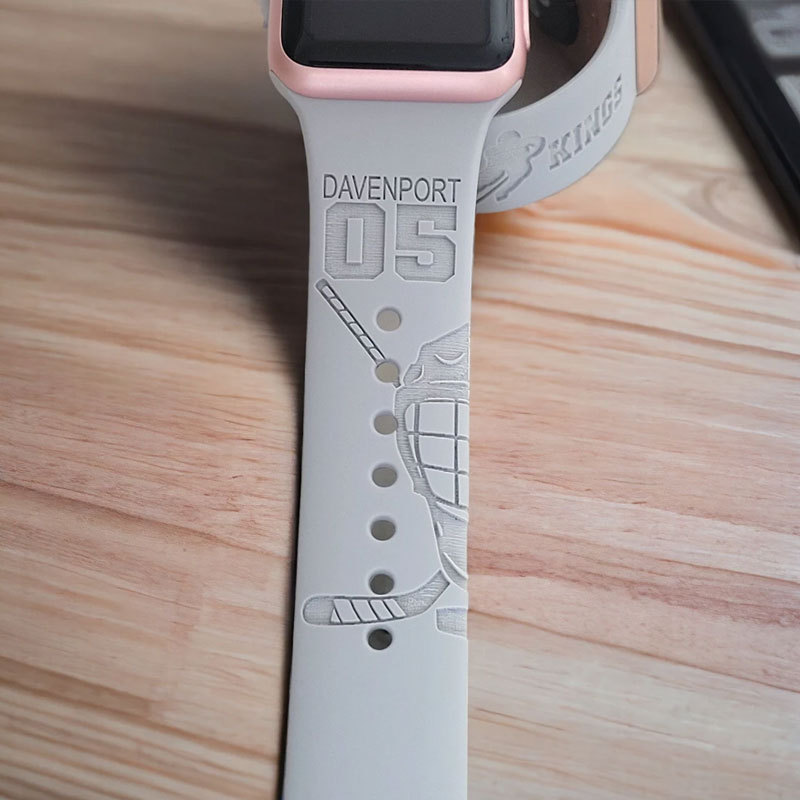 Engraved HOCKEY MOM Silicone Sports Watch Band for Apple
