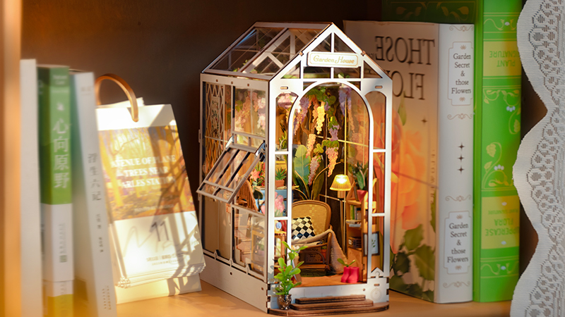 Robotime Rolife TGB03 Magic House 3D DIY Book Nook - Book Nook Kit