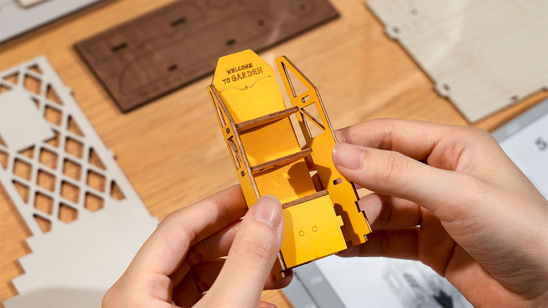 A person is building the Rolife garden house book