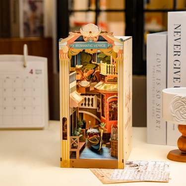 Romantic Venice book nook kit