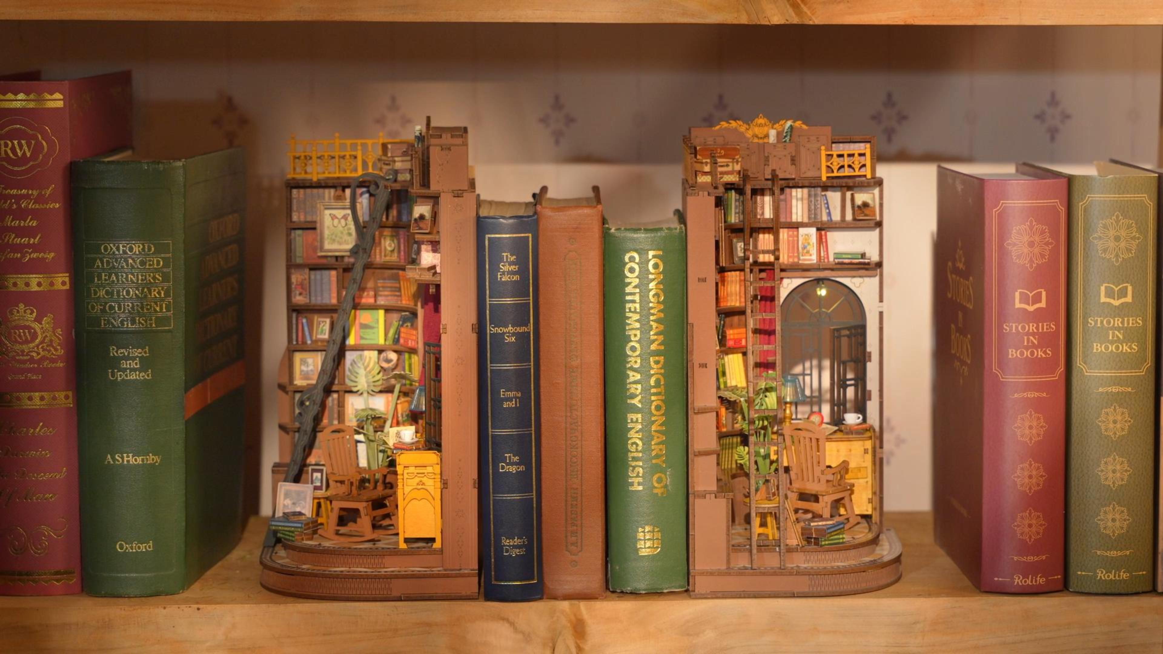 Rolife's book nook at bookshelf