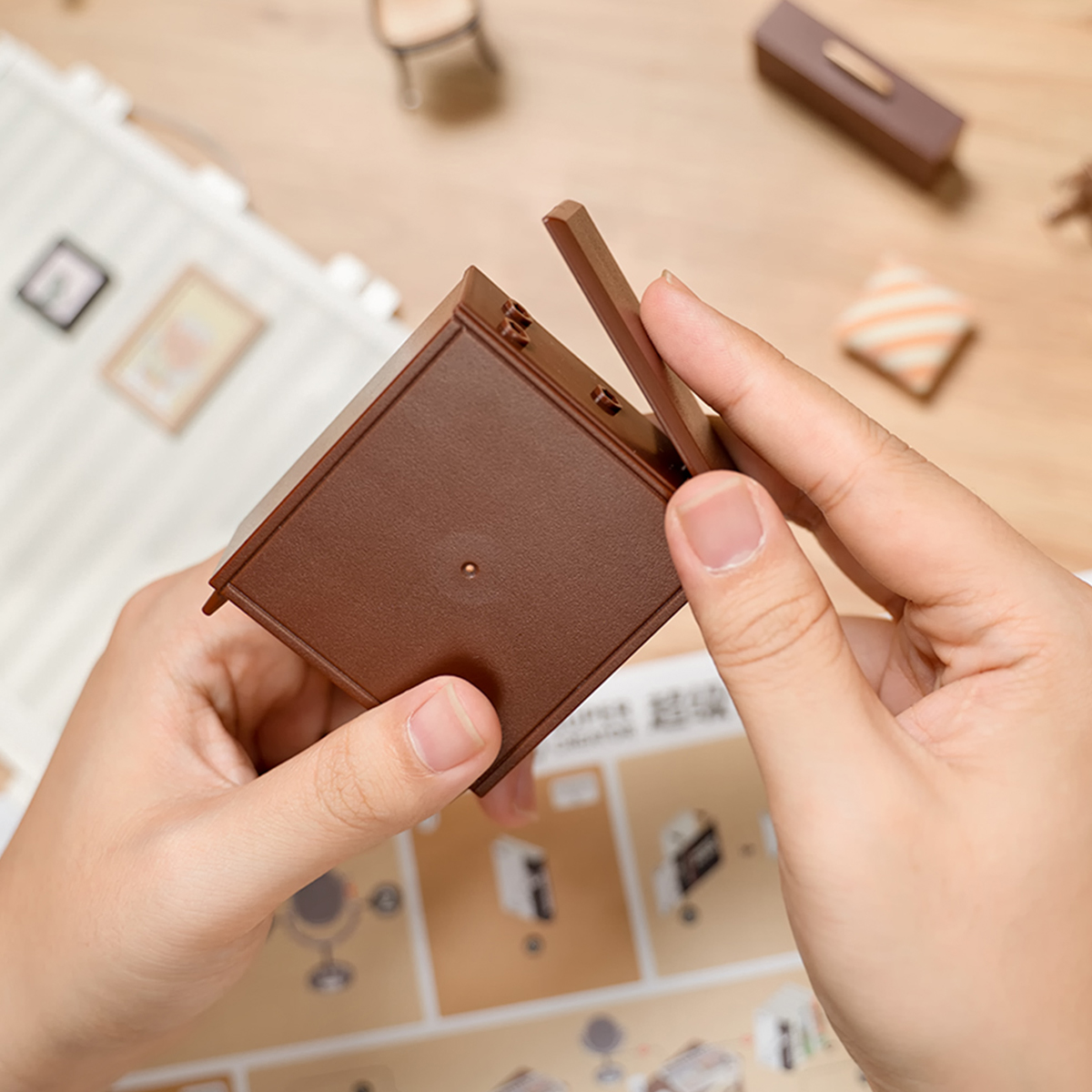 Rolife Plastic Miniature House - Sweet Dream Bedroom DW009