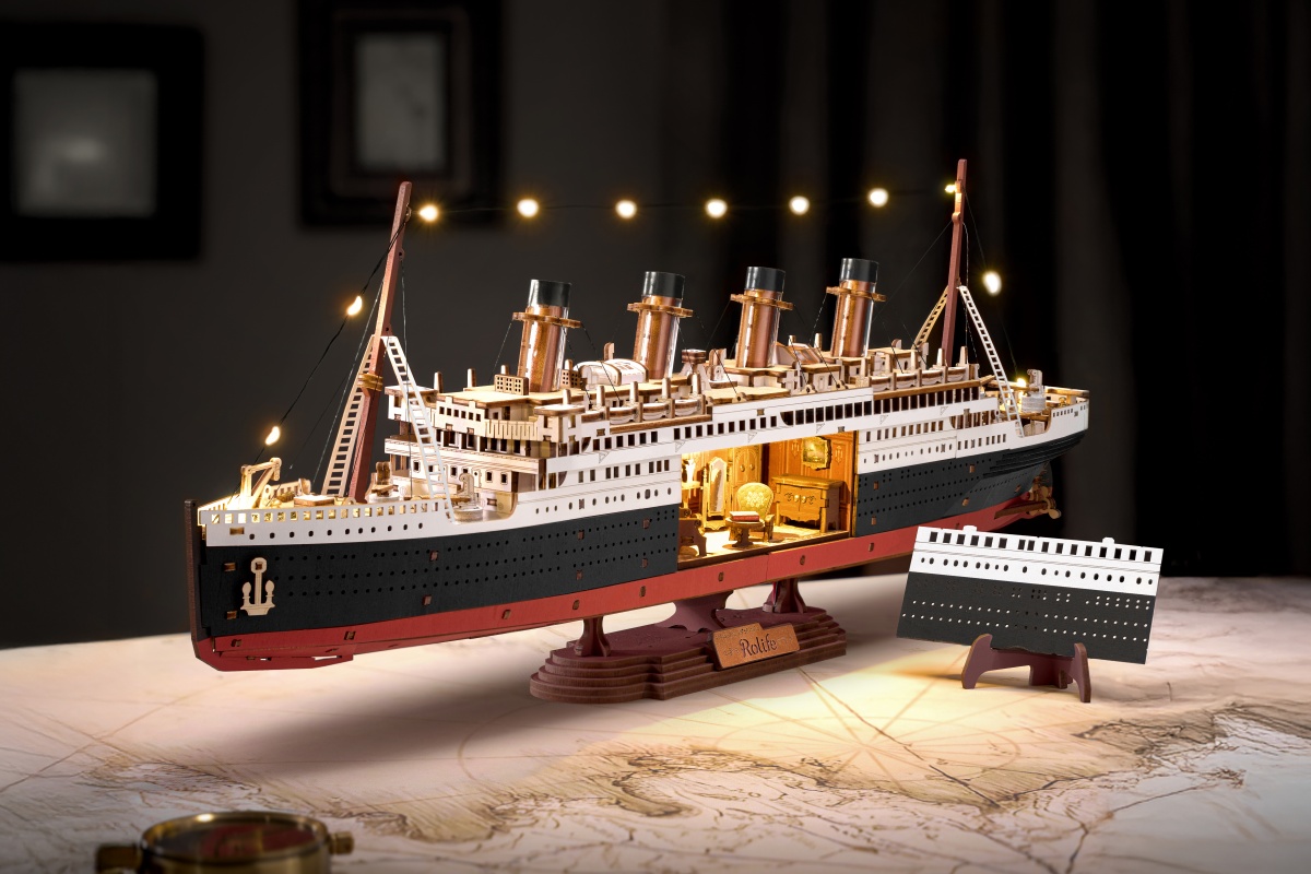 TITANIC パズル Build a Legend: The Titanic-Inspired 1912 Ocean Liner 3D Wooden Puzzle