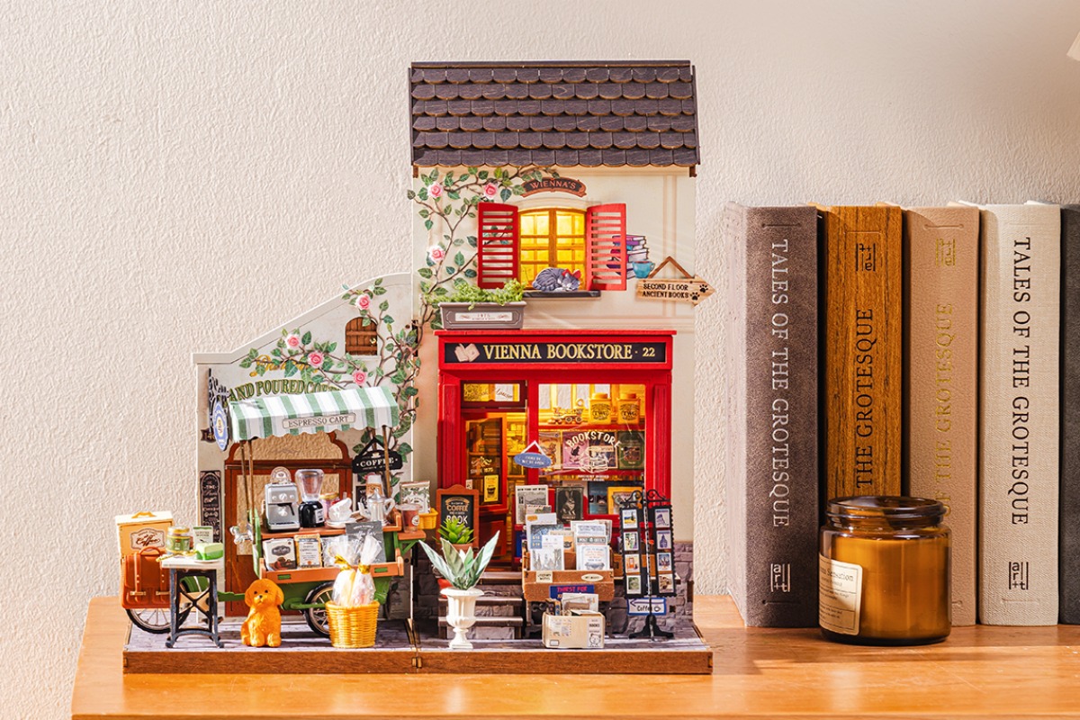 A Vintage European Street in Miniature: New Aromatic Coffee Cart