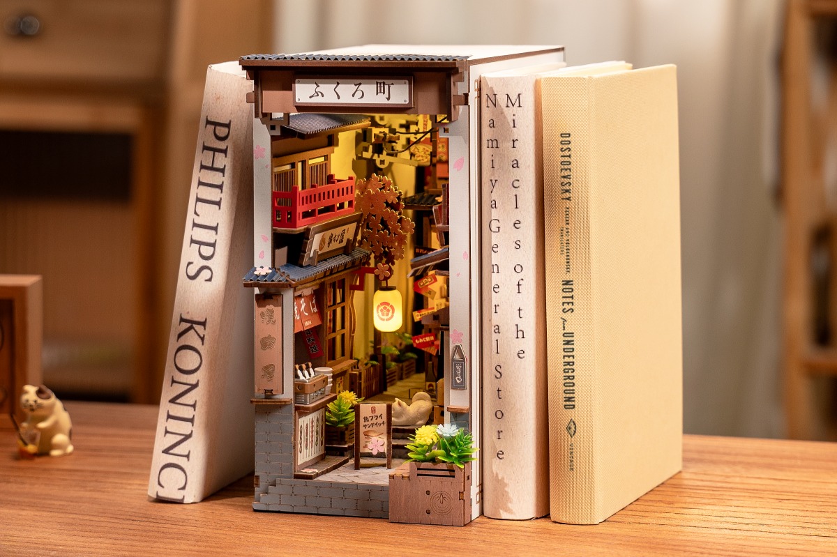 Book Nooks Create Emotional Corners at Home