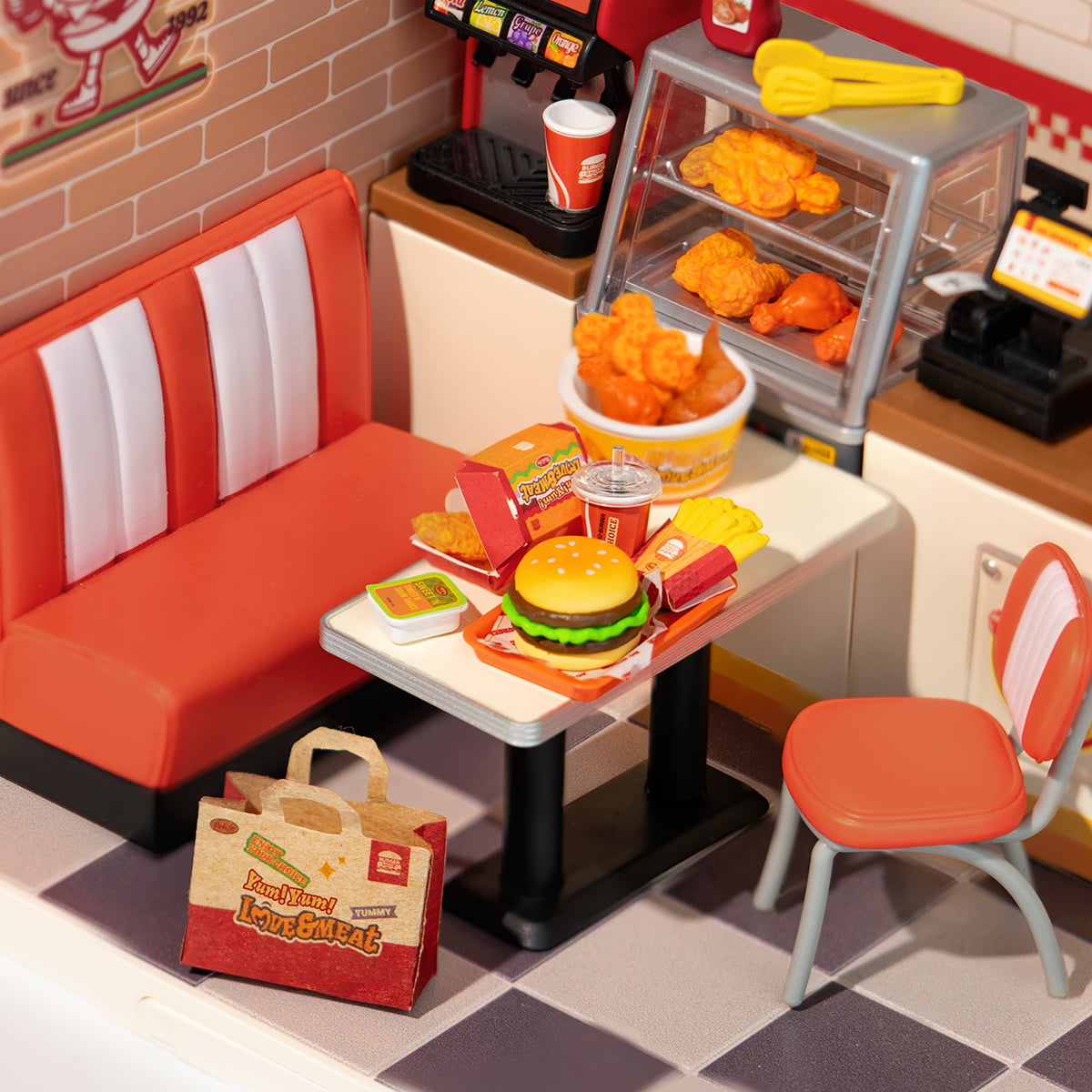 Rolife Plastic Miniature House - Yum Yum Burgers DW010
