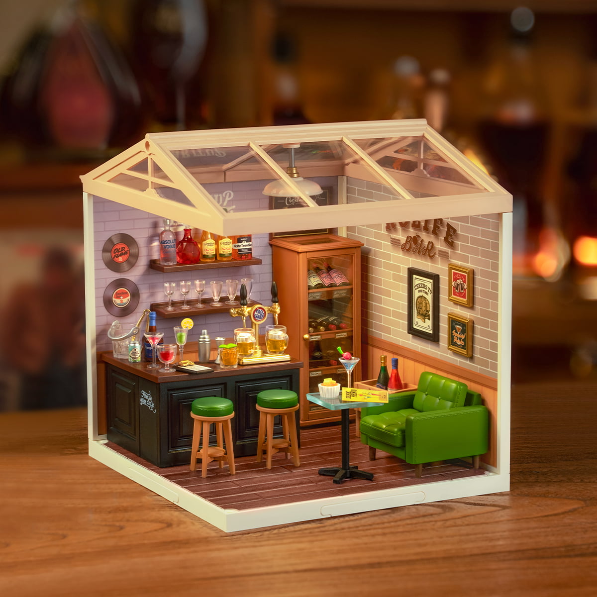 Rolife Plastic Miniature House Leisurely Cheers Bar DW012