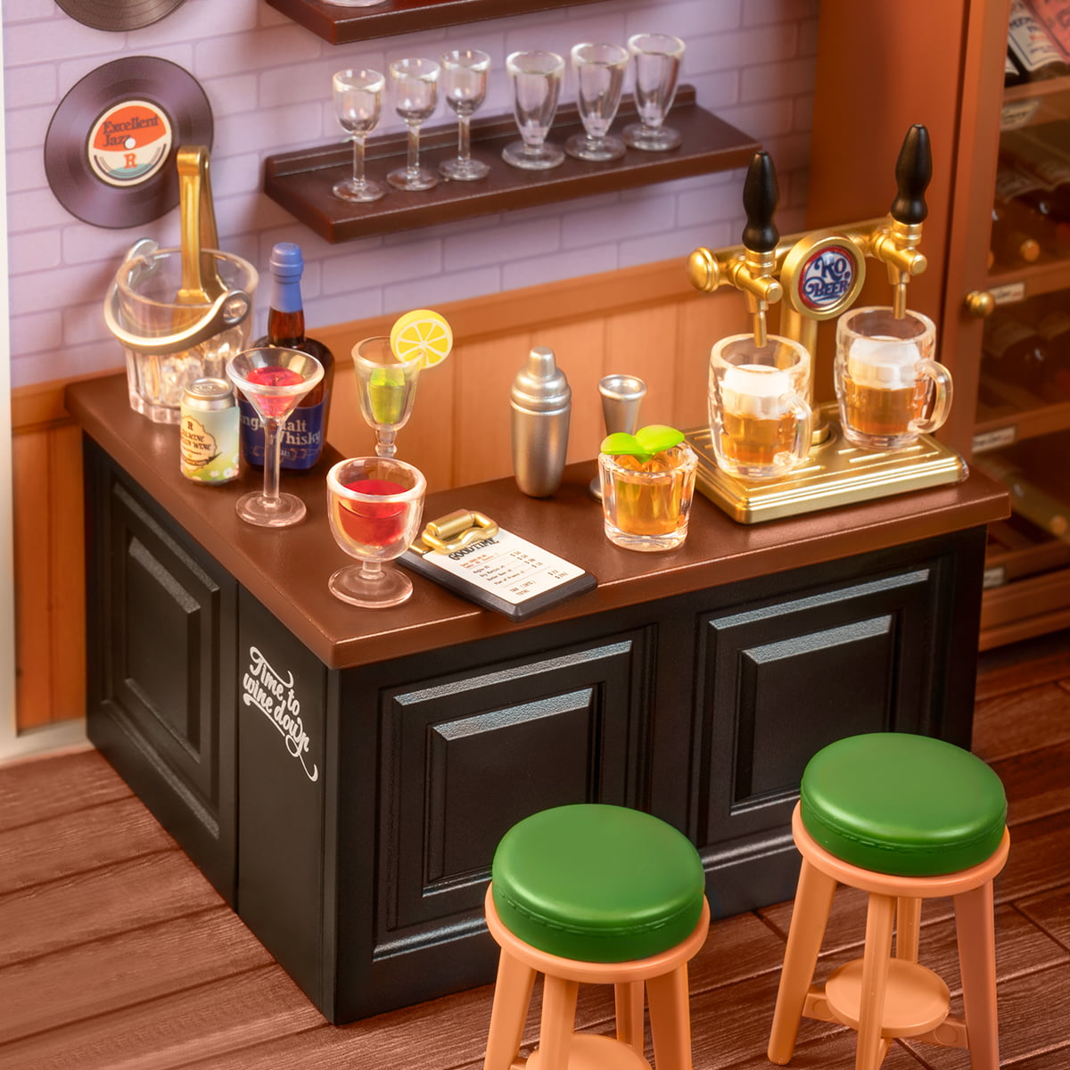 Rolife Plastic Miniature House - Leisurely Cheers Bar DW012