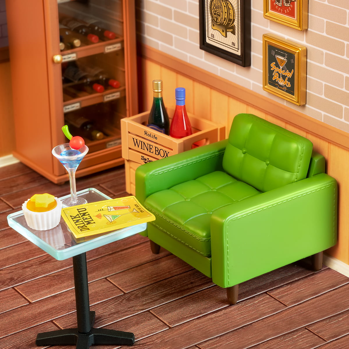 Rolife Plastic Miniature House - Leisurely Cheers Bar DW012
