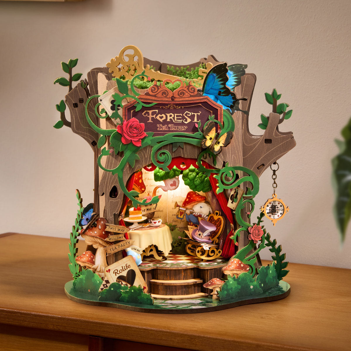 Rolife Forest Tea Party AMT03 wird als fertige Waldspieluhr präsentiert