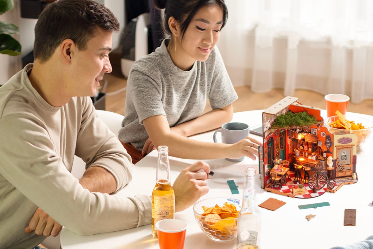 Miniature Houses as Symbols of Love&nbsp;and Shared History