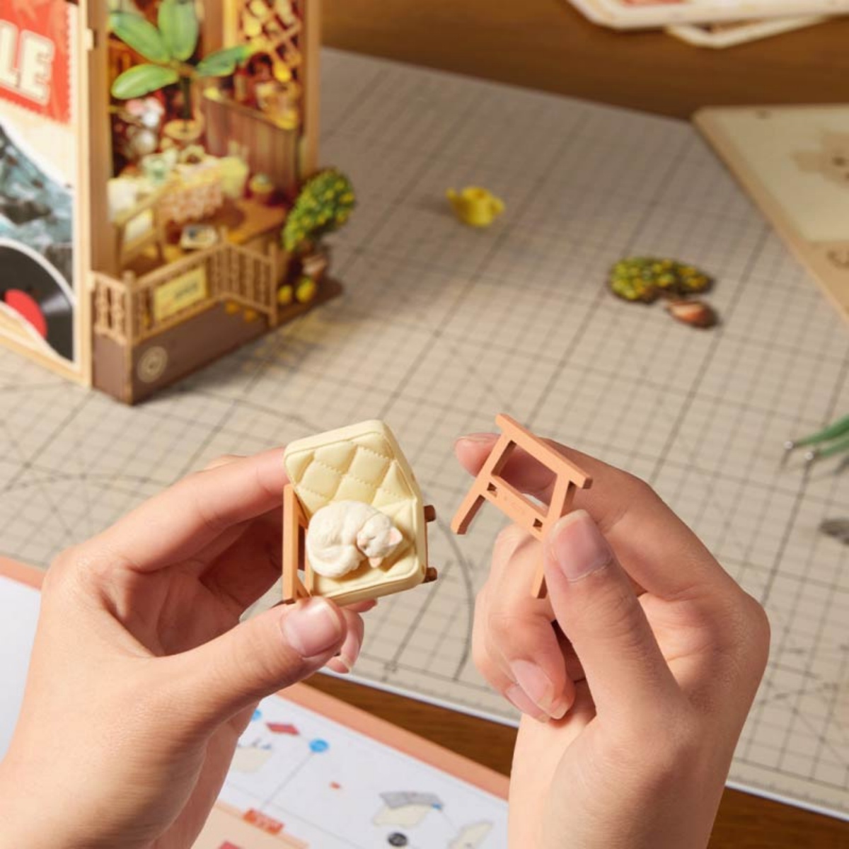 No-Glue Assembly with a Simple Slot Structure