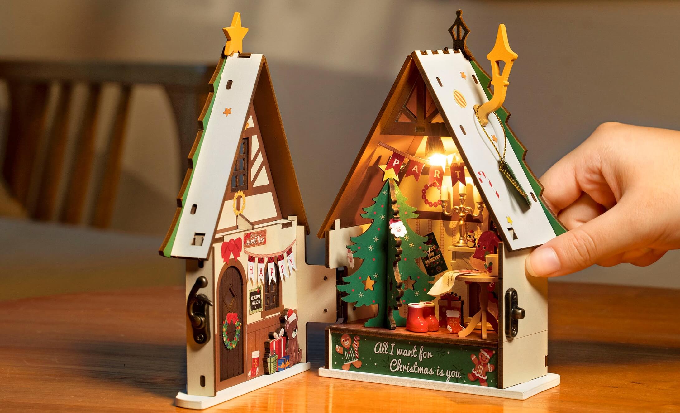 Rolife DIY Miniature House - Twinkling Christmas House DS036