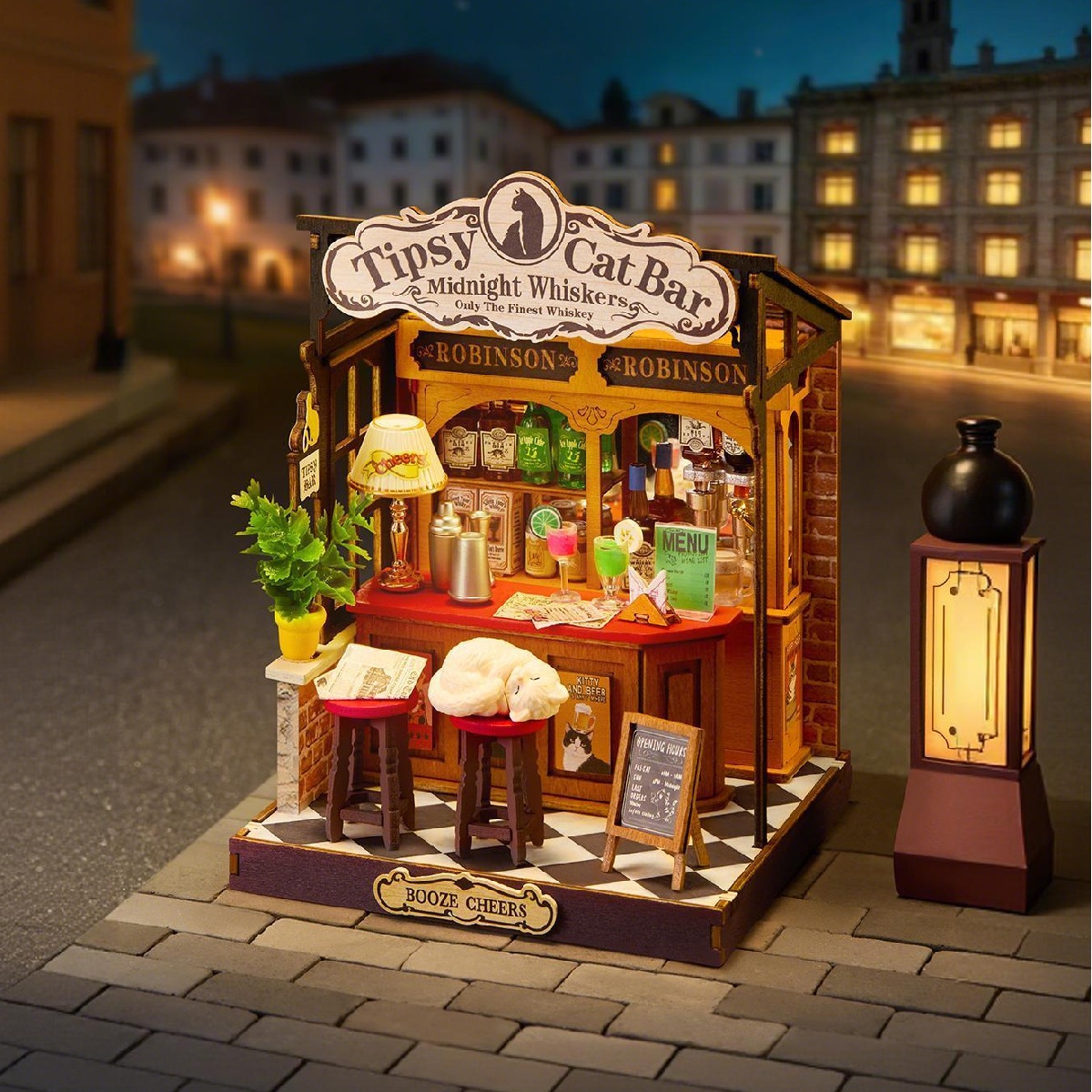 Tipsy Cat Bar DS054 Miniaturbar in einer nächtlichen Straßenszene