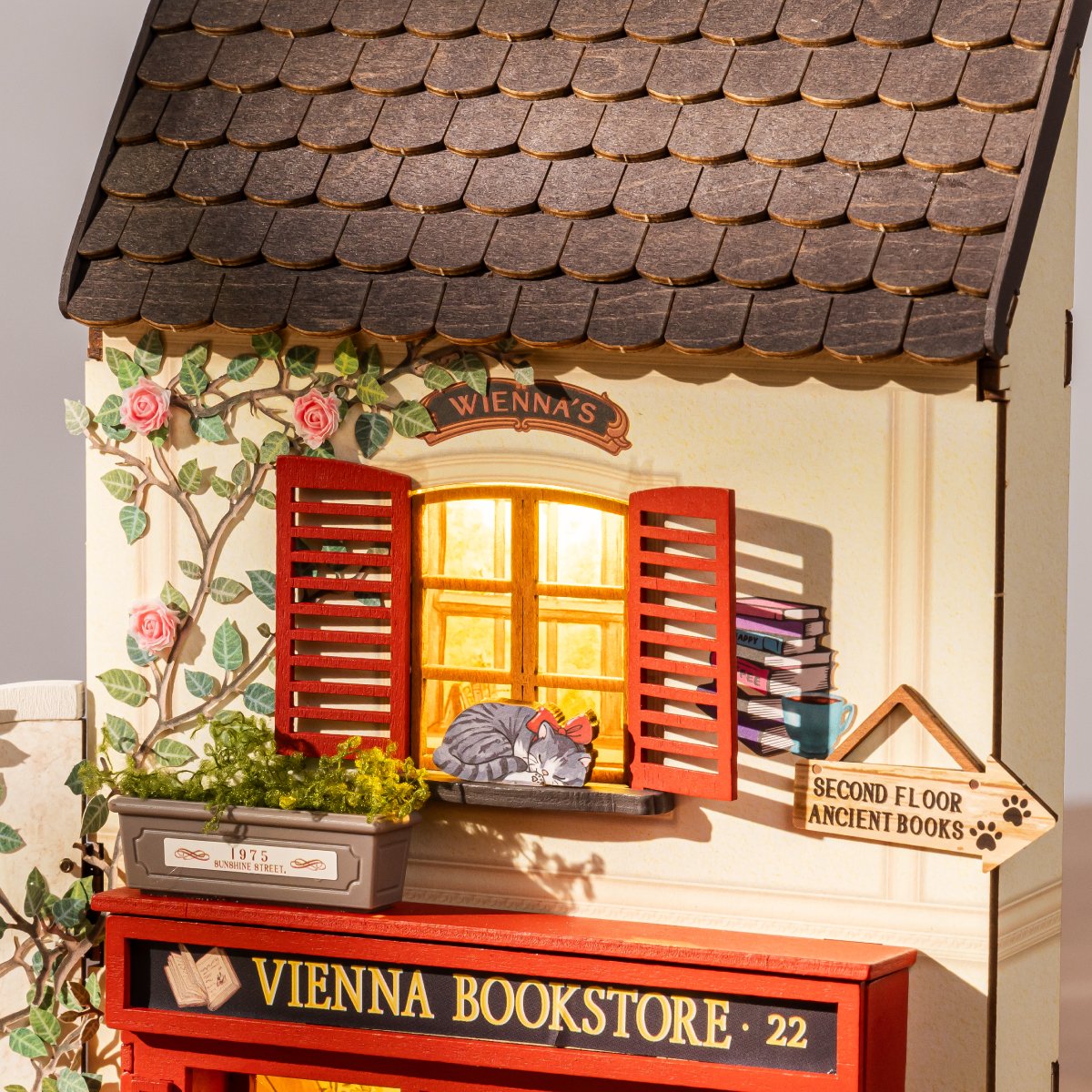 A Vintage European Street in Miniature: New Aromatic Coffee Cart