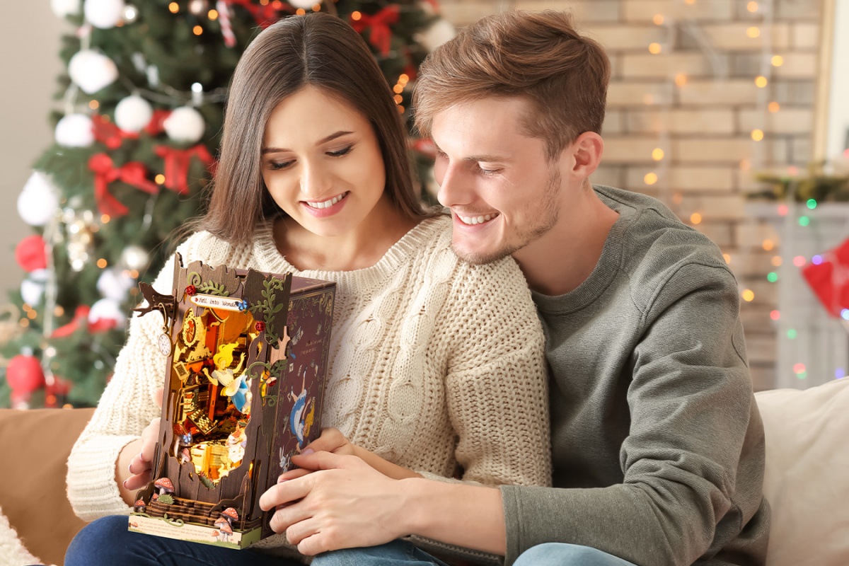 What Makes a Miniature Kit Good for Couples