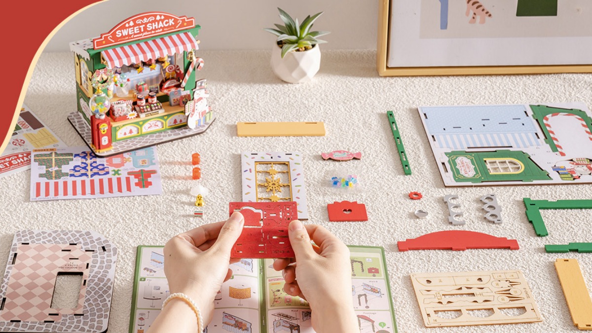 What&rsquo;s Inside the Rolife Christmas Candy Stand Kit