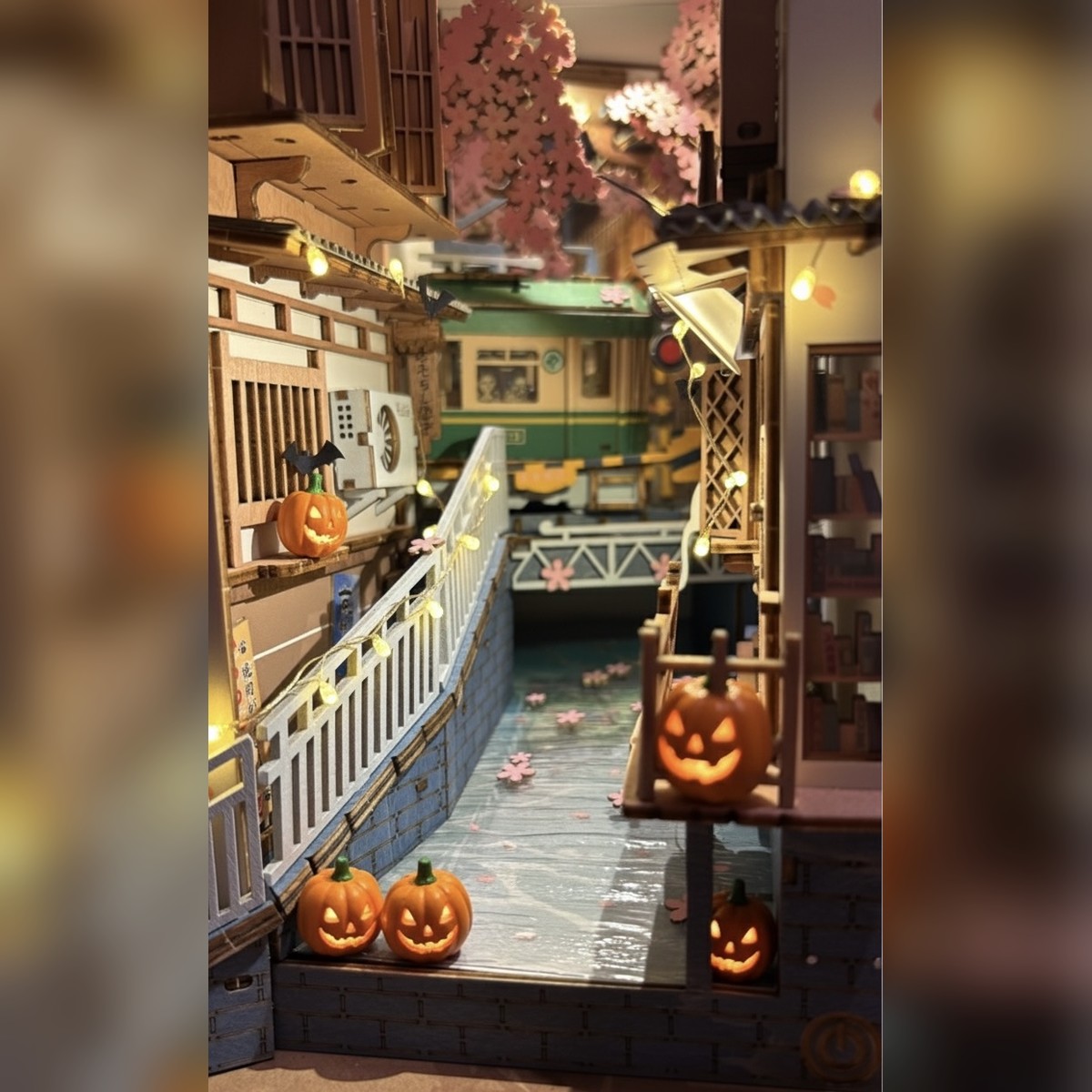 Anjes erstes Rolife-Bastelprojekt mit einem kleinen Kürbisdetail für Halloween