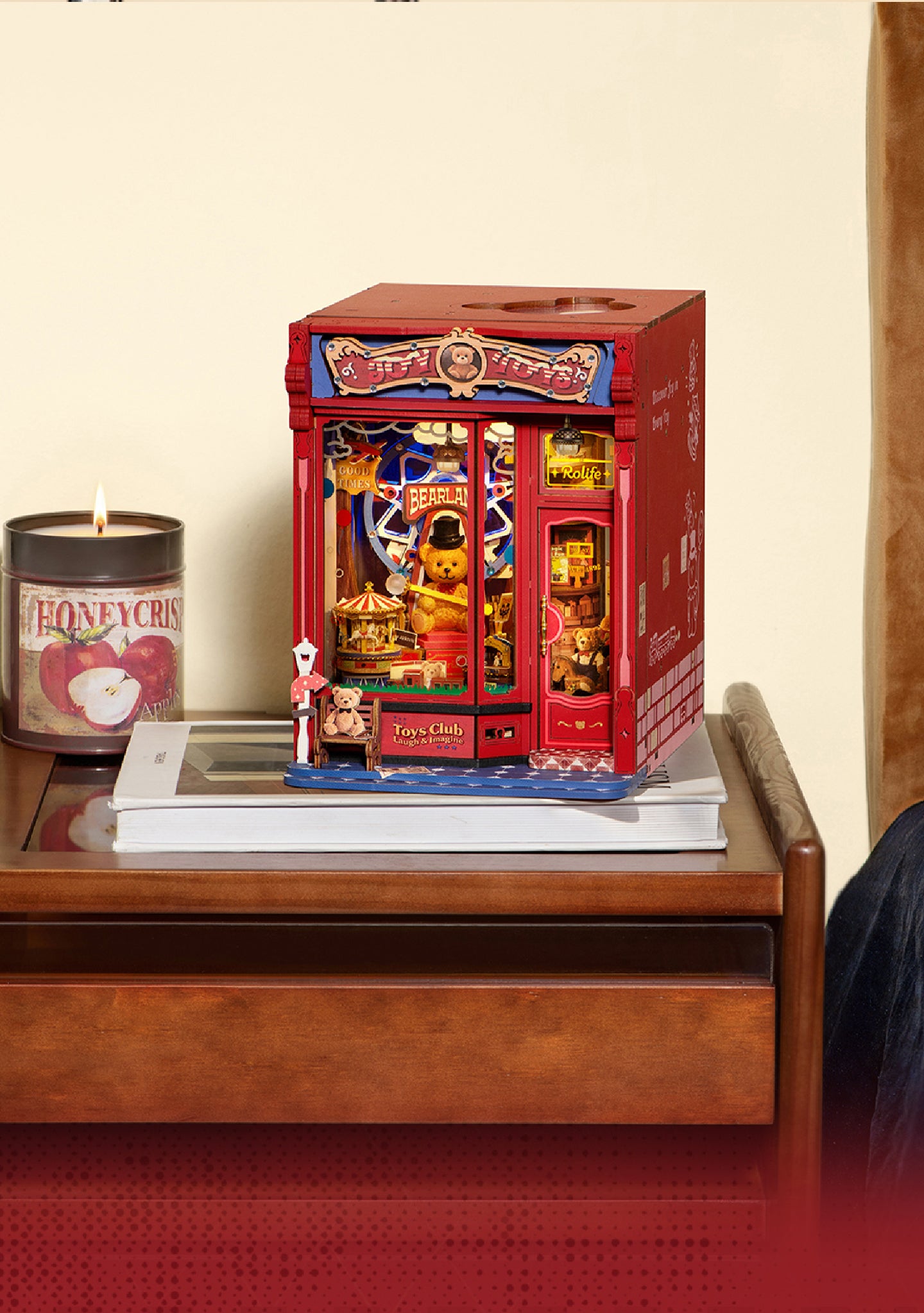 Joy Toys gift-ready package and completed model display