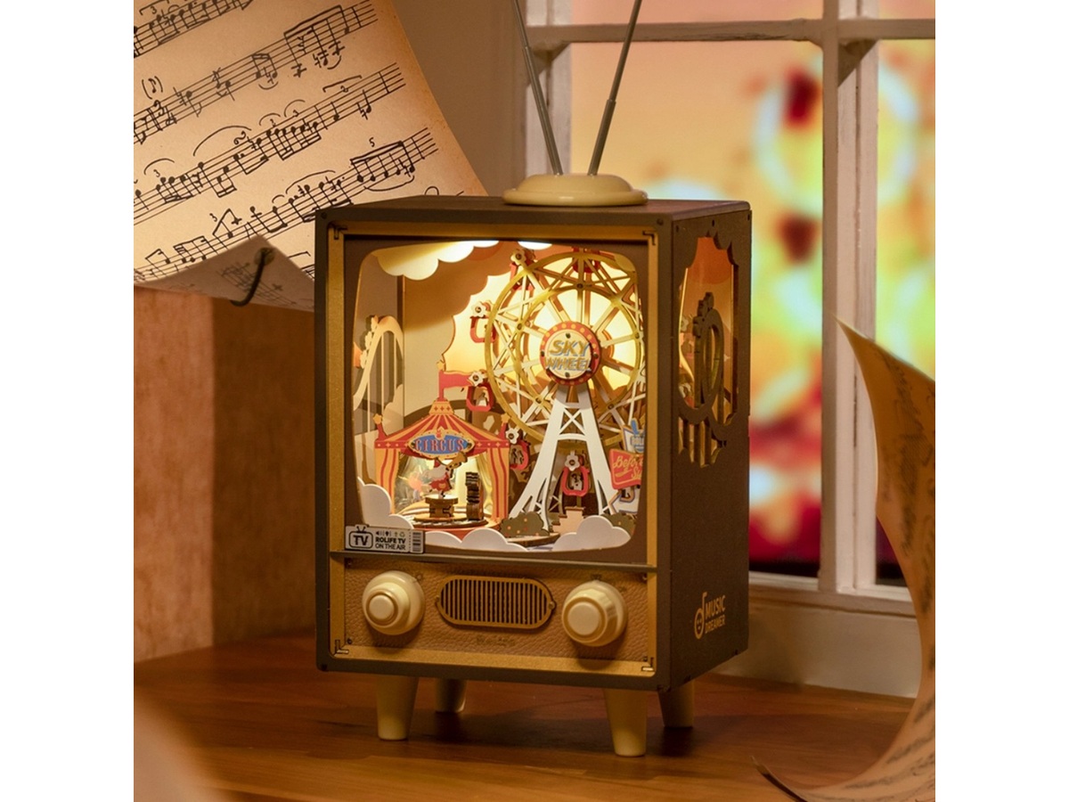 Rolife Sunset Carnival AMT01 music box with an illuminated amusement park inside a retro television