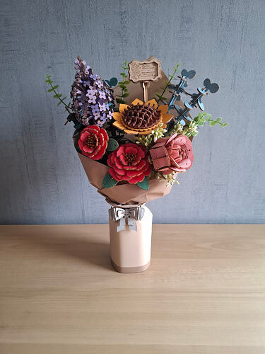 Sofie_Vanderbeken's wooden flower creation