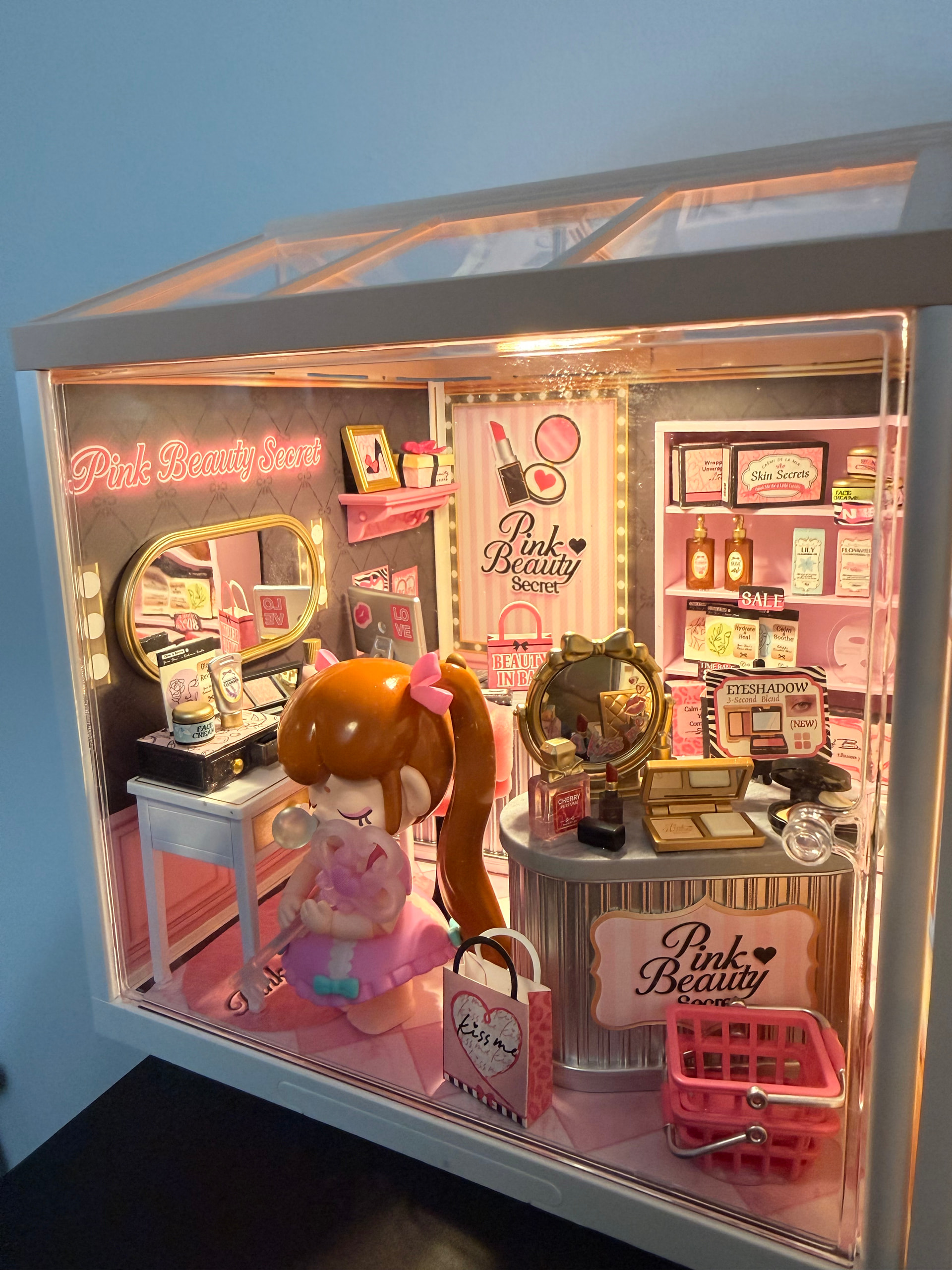 Pink Beauty Secret illuminated with optional roof and clear doors, photographed by Orangesareus