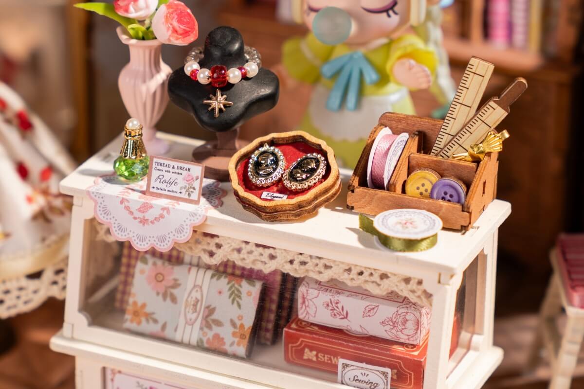 elsa tailoring the counter display area