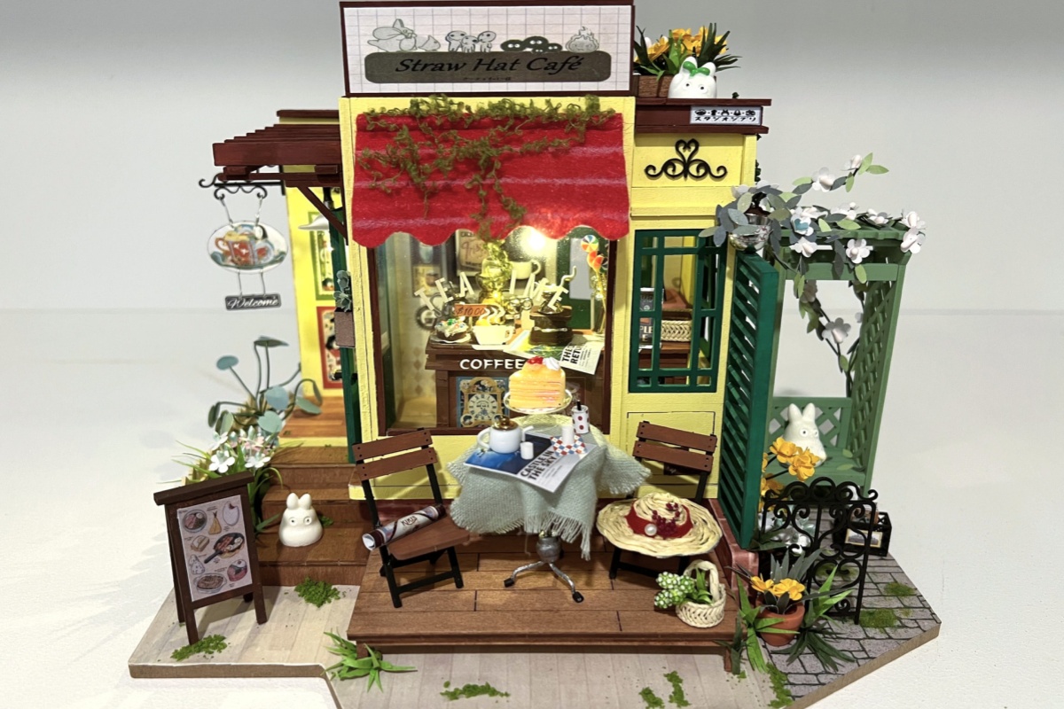fully customised build of the Rolife DG146 Flowery Sweets & Teas kit
