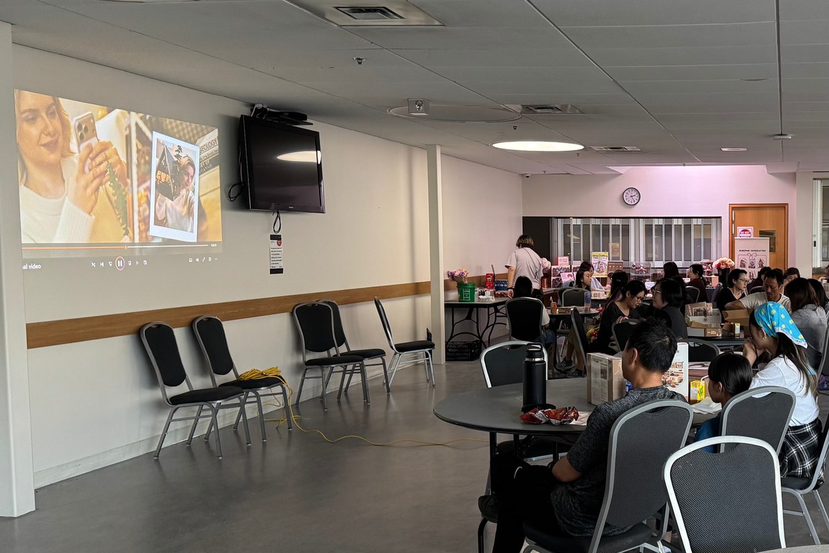 Builders working together at tables during the Markham Robotime meetup
