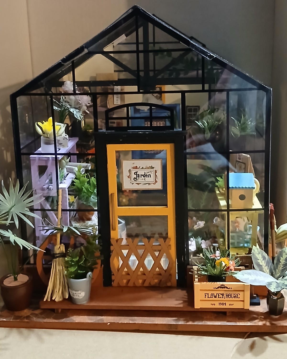 Front view of Nita_Davis’s customized Cathy’s Flower House DG104