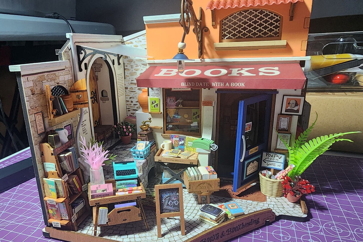 Pola's completed Corner Bookstore DG164 community build with books and miniature shop details