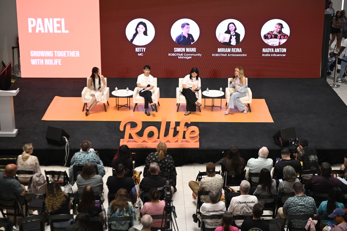 Rolife Community panel discussing how makers grow together